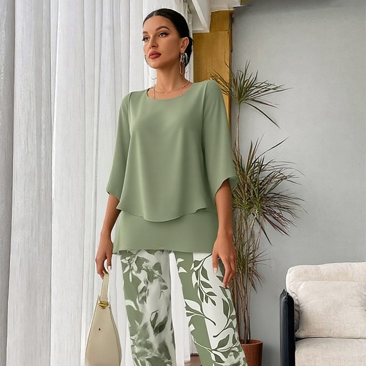 đ„Womenâs Printed Pants and Crew Neck Top Set