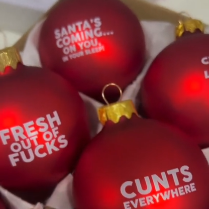 🤣 Funny Christmas Ornament - Humorous Design for Tree Decoration, Perfect Gift for Family Gatherings 🎁📦