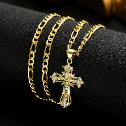 ✝️ Gold Crucifix Necklace – Detailed INRI Motif, Adjustable Figaro Chain & Hypoallergenic Finish 💛