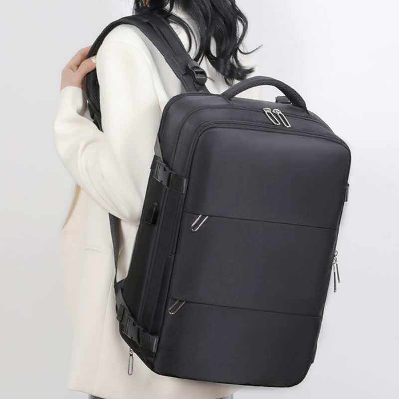 💼 Large Capacity Business Backpack with USB Port